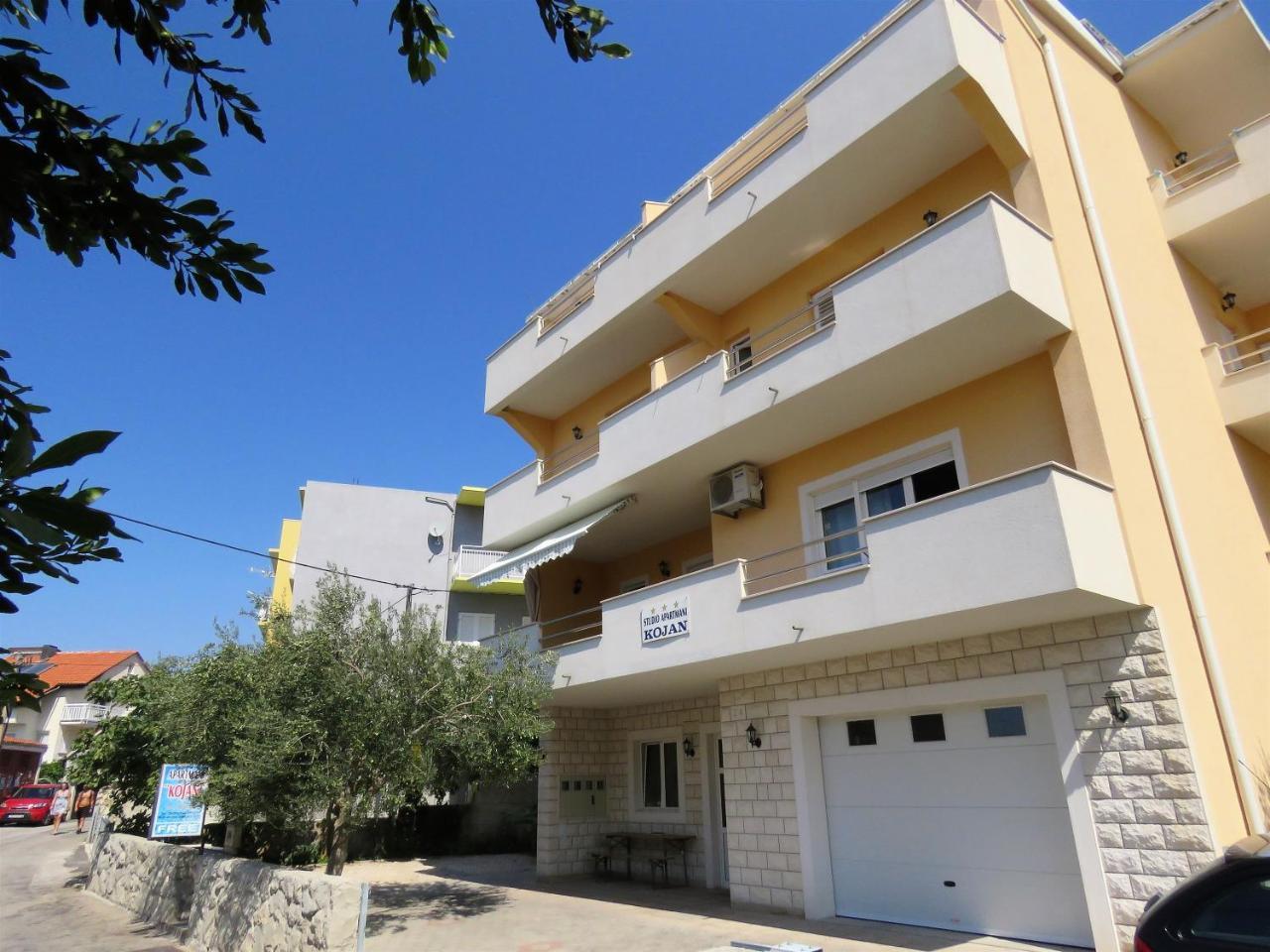 Apartments Kojan Omis Exterior photo